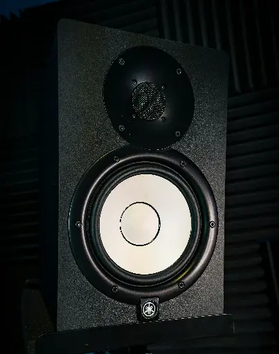 2.1帶低音炮的聲道揚聲器系統